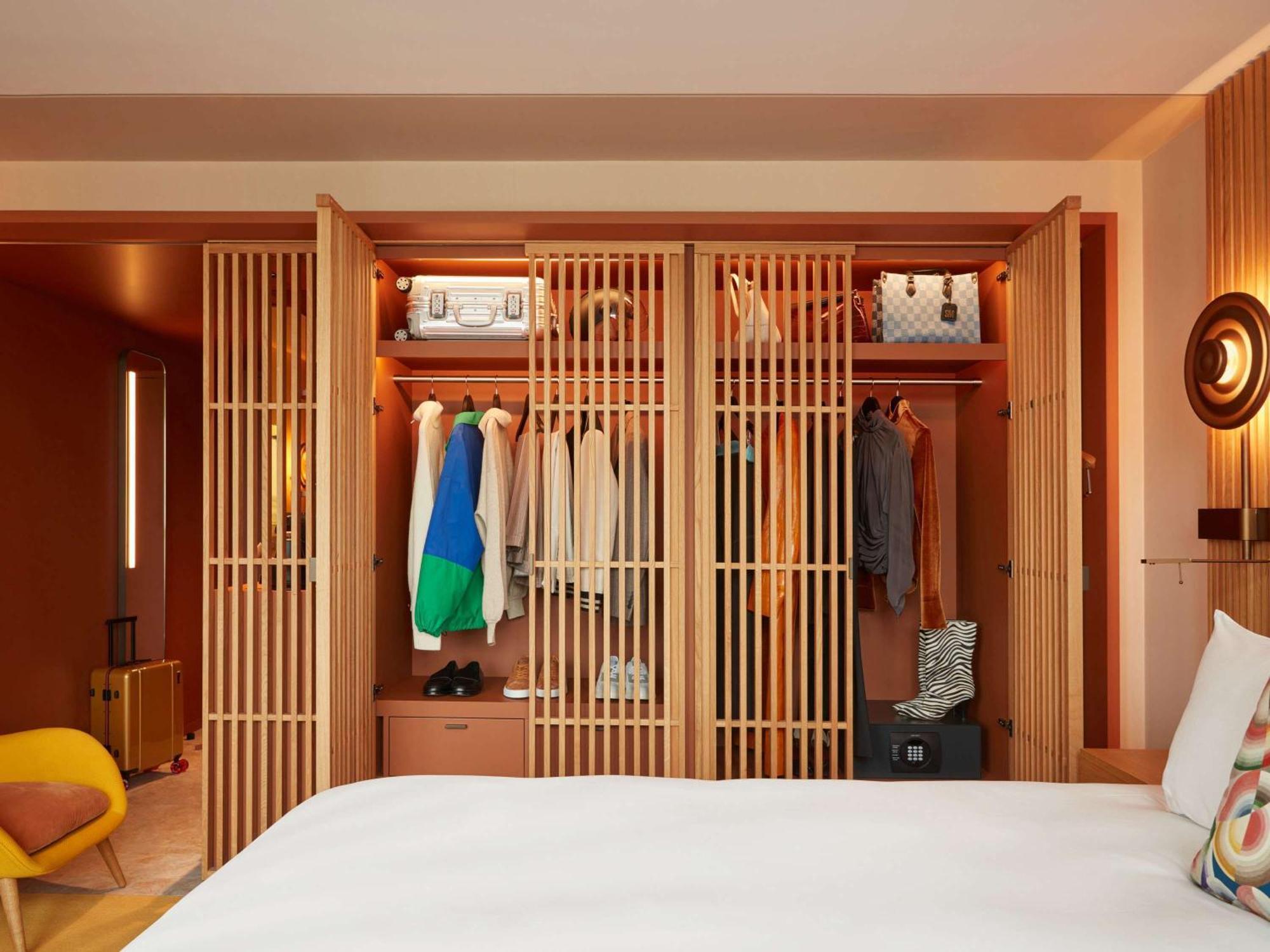 So/ Paris Hotel Exterior foto A wardrobe
