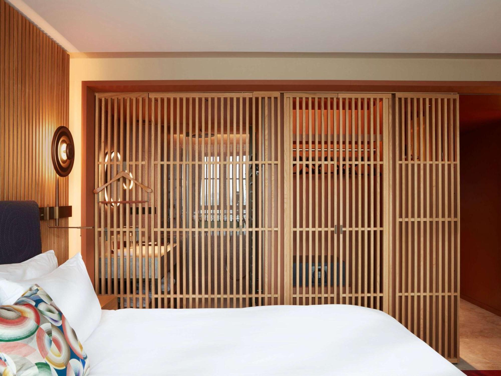 So/ Paris Hotel Exterior foto A room at the hotel