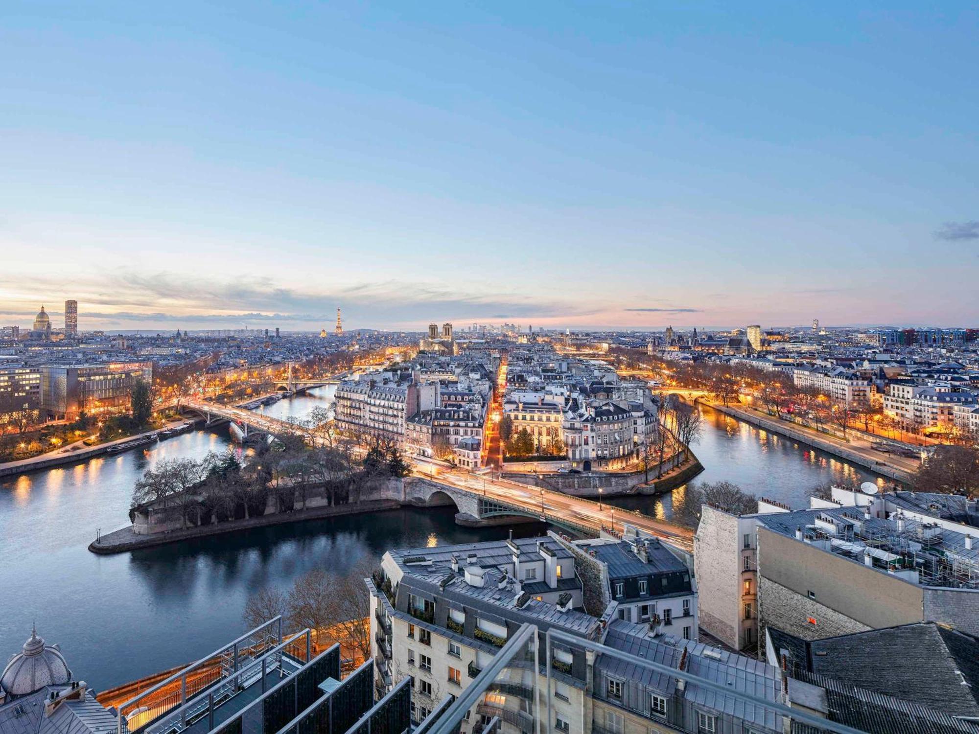 So/ Paris Hotel Exterior foto View of the Seine from the 14th arrondissement