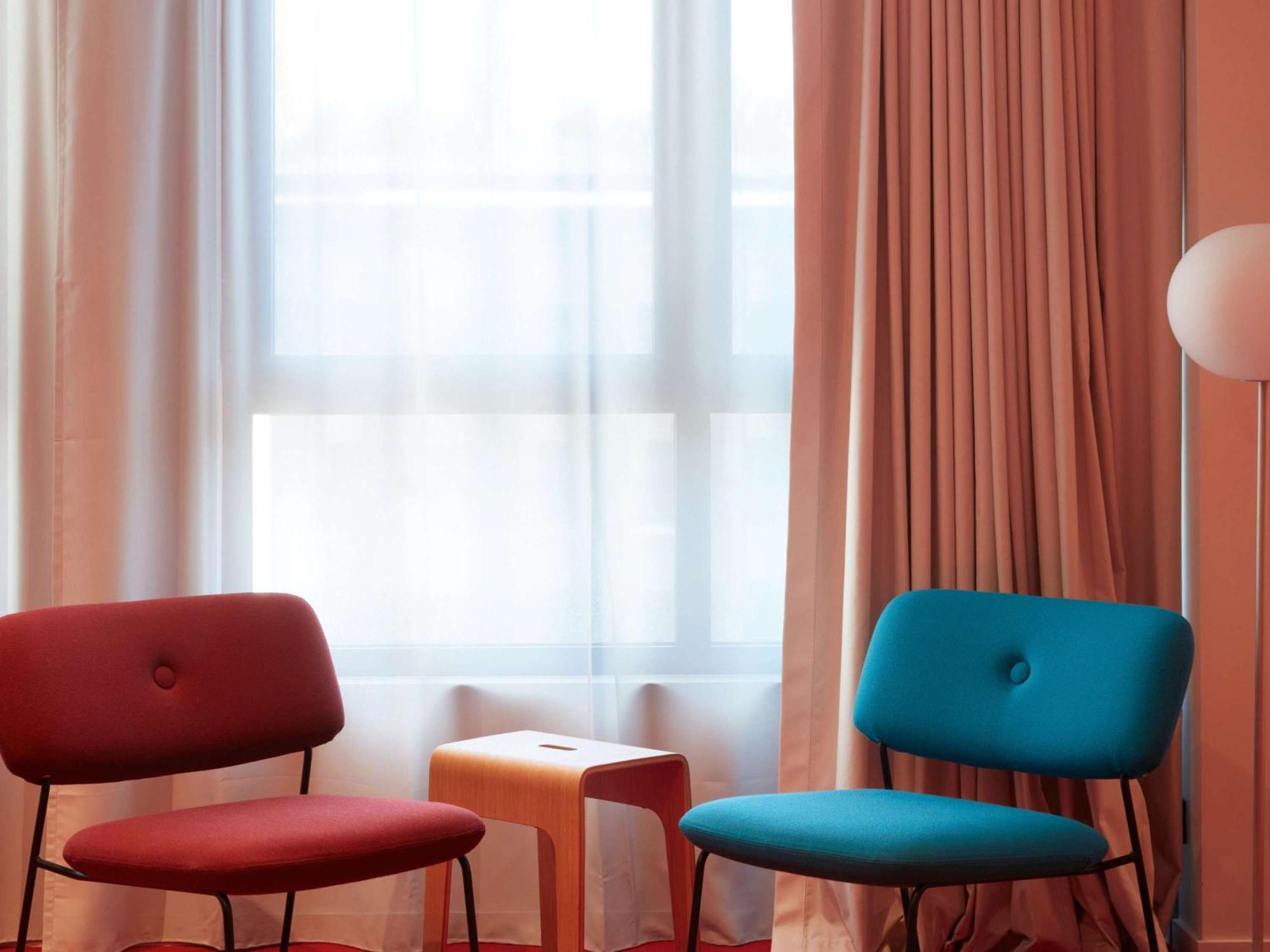So/ Paris Hotel Exterior foto The interior of a room at the hotel