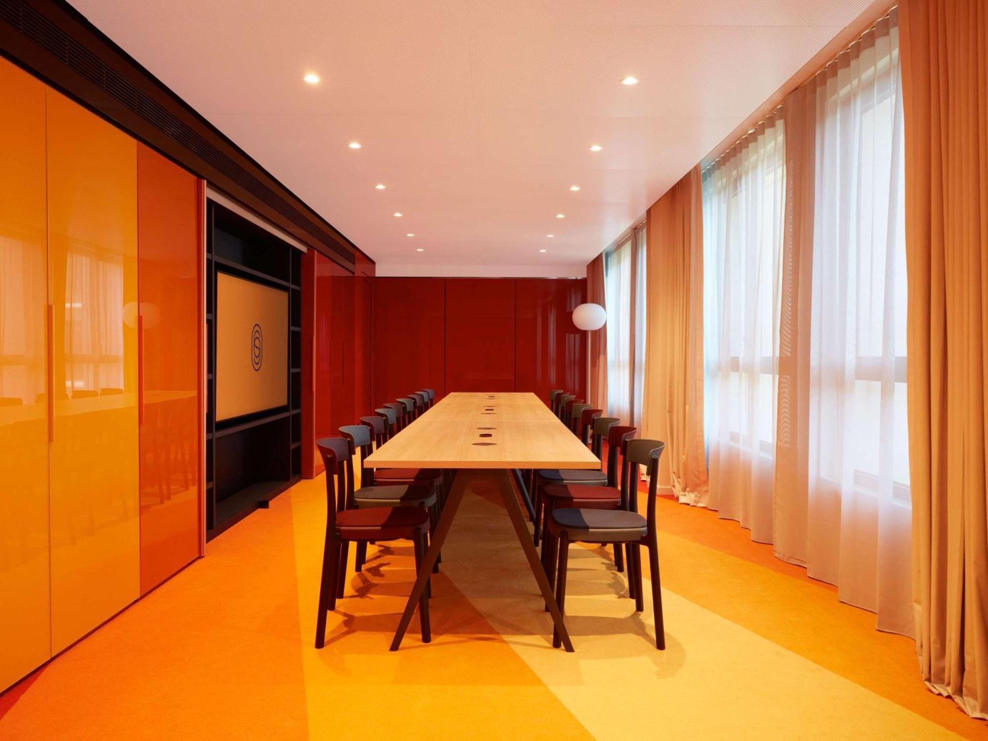 So/ Paris Hotel Exterior foto The boardroom at the headquarters of the European Anti-fraud Authority