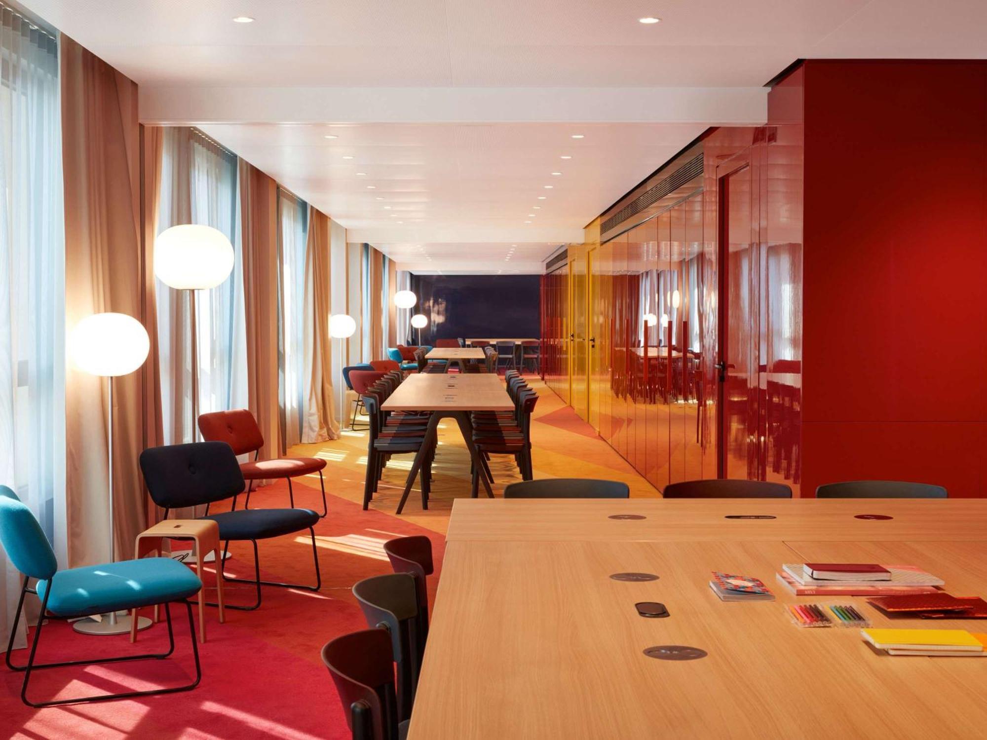 So/ Paris Hotel Exterior foto The library