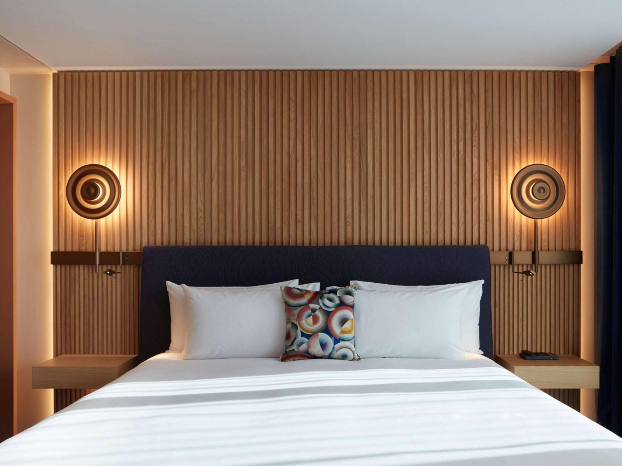 So/ Paris Hotel Exterior foto A bedroom at the hotel